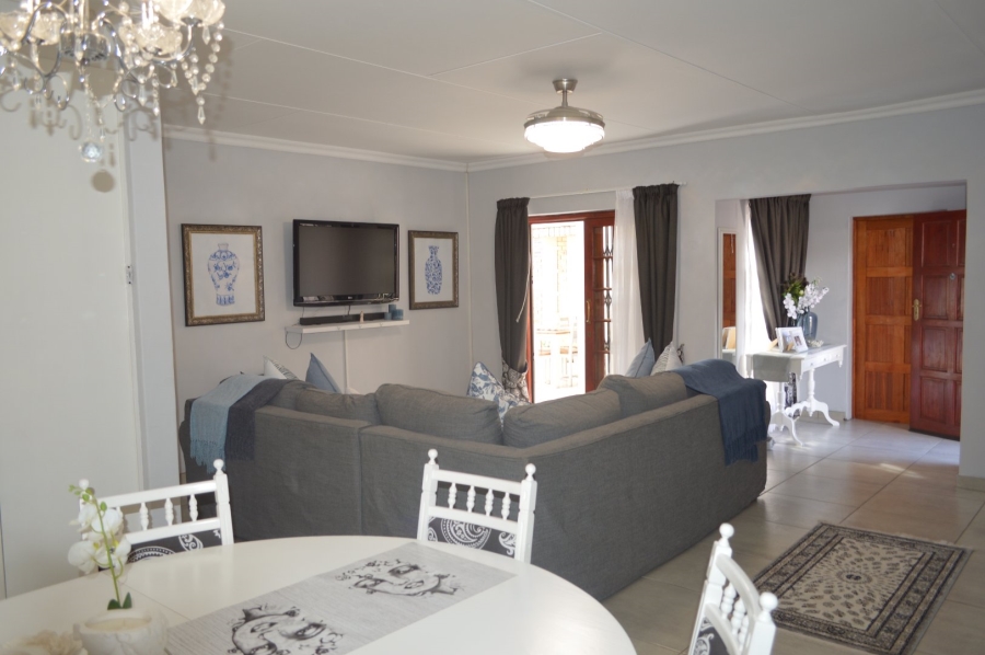 3 Bedroom Property for Sale in Flamwood North West